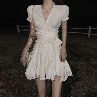 Set: Short-sleeve Top + Pleated Mini Skirt As Shown In Figure - One Size