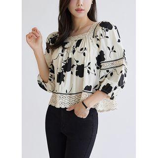 Square-neck Lace-trim Floral Blouse Cream - One Size