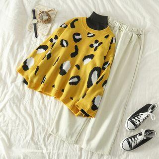 Leopard Loose-fit Sweater / Plain Loose-fit Jeans