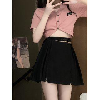 V-neck Cropped T-shirt / Mini A-line Skirt
