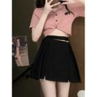 V-neck Cropped T-shirt / Mini A-line Skirt
