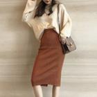 V-neck Sweater / Back Slit Knit Skirt