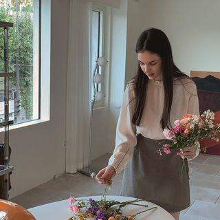 [cle.] Frill-neckline Silky Blouse