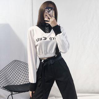 Turtleneck Lettering Cropped Sweatshirt