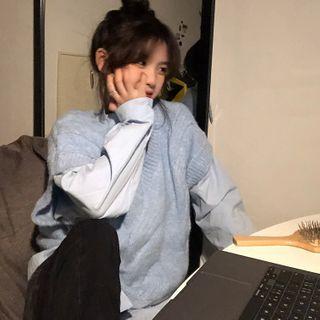 Long-sleeve Sweater / Cable Knit Sweater Vest