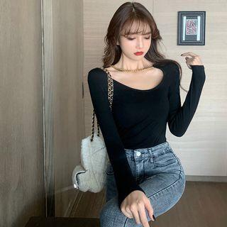 Scoop-neck Chain-trim Top