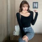 Scoop-neck Chain-trim Top