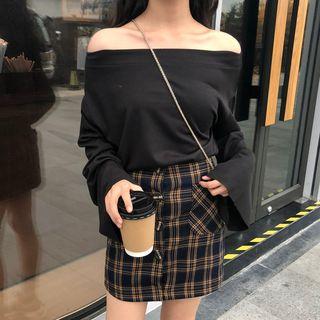 Off-shoulder Bell-sleeve T-shirt Black - One Size
