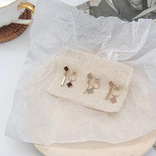 Non-matching Faux Pearl & Bar Dangle Earring