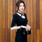 Cross-strap Slim-fit T-shirt