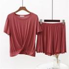 Short-sleeve Twisted T-shirt / Shorts / Set