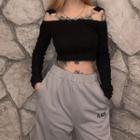 Chain Off-shoulder Long-sleeve Cropped T-shirt
