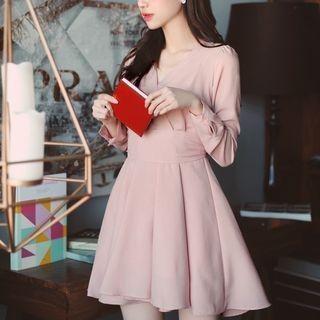 Long-sleeve V-neck Bow-tied Dress