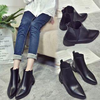 Pointy-toe Chelsea Ankle Boots
