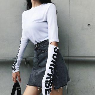 Cutout-knee Lettering T-shirt