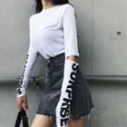 Cutout-knee Lettering T-shirt