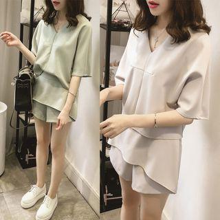 Set: Elbow-sleeve V-neck T-shirt + Wide Leg Shorts