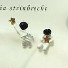 Non-matching Astronaut & Star Earring E162 - 1 Pair - Astronaut - Black & White - One Size