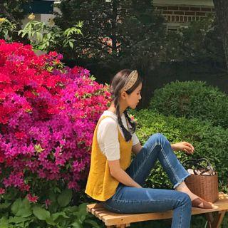 Sleeveless Deep U-neck Knit Top