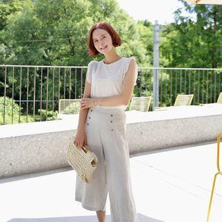 Frilled Sleeveless Linen Blend Top