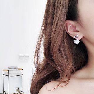 Flake Ear Stud As Shown In Figure - One Size