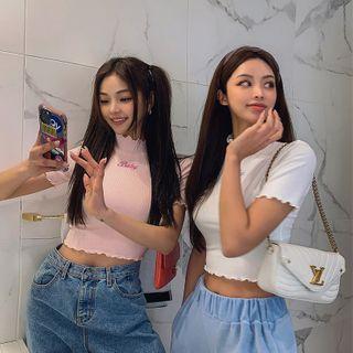 Embroidered Lettuce-edge Cropped T-shirt