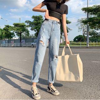Short-sleeve Cropped T-shirt / Ripped Harem Jeans