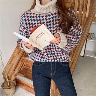 Turtle-neck Boxy Houndstooth Sweater