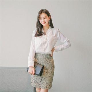 Dual-pocket Lace-trim Blouse