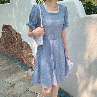 Lace-trim Slim-cut Crinkle Dress