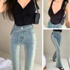 Sleeveless V-neck Plain Top / High-waist Flared Jeans