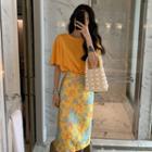 Short-sleeve T-shirt / Midi Straight-fit Floral Skirt