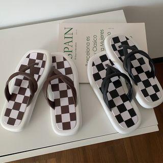 Checkered Flip-flops