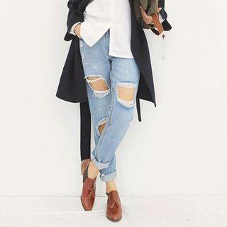 Distressed Loose Fit Jeans