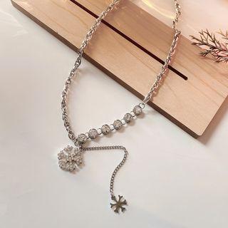 Snowflake Pendant Alloy Necklace Necklace - Snowflake - Silver - One Size
