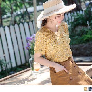Floral Short-sleeve V-neck Top