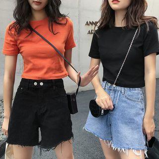 Short-sleeve Cropped T-shirt / Frayed Hem Wide-leg Denim Shorts