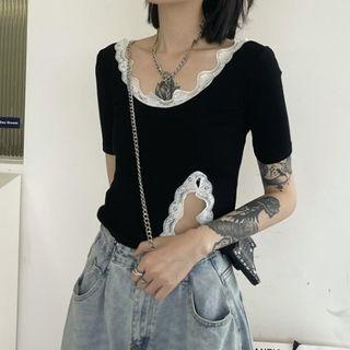 Short Sleeve Lace Trim Slit-hem T-shirt Black - One Size
