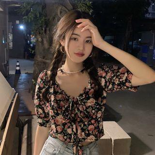 Short-sleeve Floral Crop Top Pink Flowers - Black - One Size