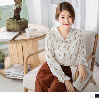 Lace Up Ruffled Cuff Print Top