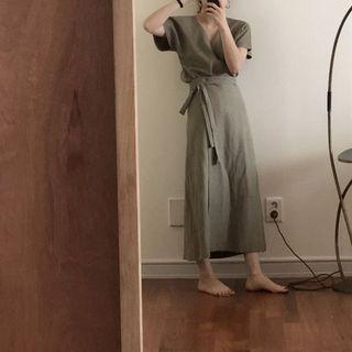 Plain Short Sleeve V-neck T-shirt / Wrap Midi Skirt