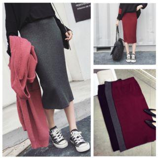 High-waist Back-slit Midi Knit Skirt