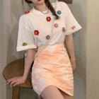 Short-sleeve Floral T-shirt / Tie-dyed A-line Skirt