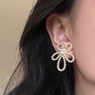 Faux Pearl Flower Earring 1 Pair - White Pearl - Gold - One Size