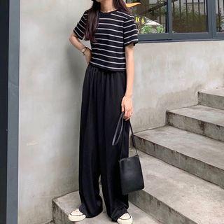 Wide Leg Pants / Short-sleeve Striped T-shirt