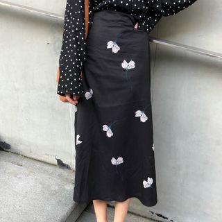 Dotted Blouse / Flower Print Midi Skirt
