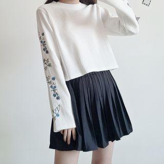Long-sleeve Floral Embroidered Ribbed Cropped Top