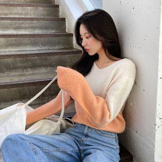 V-neck Gradient Knit Top