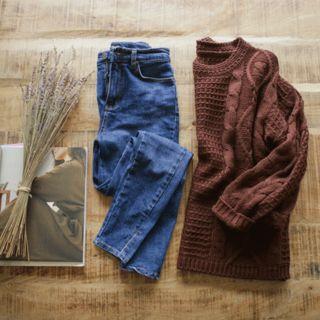Round-collar Cable-knit Sweater