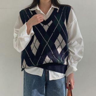 V-neck Slit-side Argyle Vest